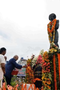Ranchi: President Ram Nath Kovind pays floral tributes to tribal freedom fighter Birsa Munda on his 142nd birth anniversary at his statue in Ranchi on Nov 15, 2017. (Photo: IANS/RB)