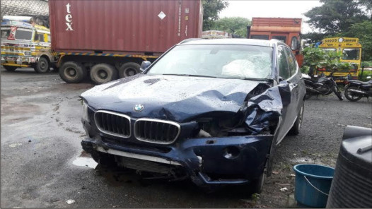 Photo of पालघर में BMW कार ने  मोटरसायकल सवार को रौंदा  दो लोगो की मौत.