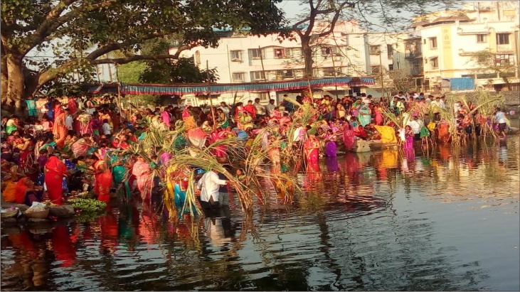 Photo of पालघर में गणेश कुंड पर धूम धाम से मनाया गया छठ पूजा.