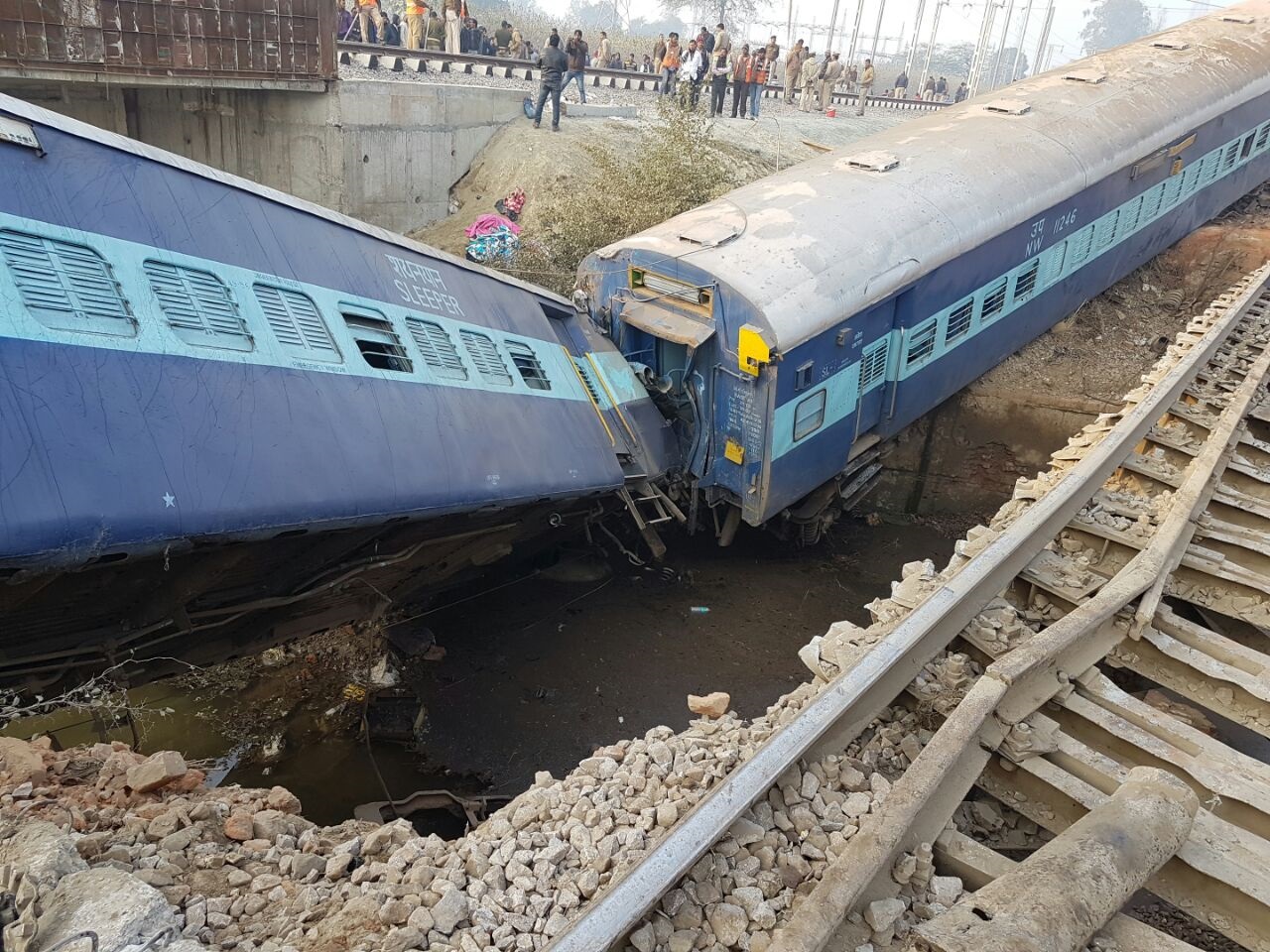 Photo of रूरा रेल हादसे के गम्भीर घायलों को 50 हजार की आ​र्थिक सहायता- अखिलेश यादव