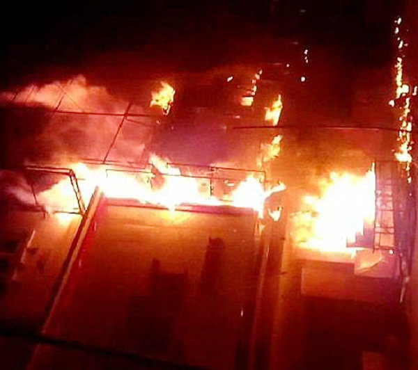 Photo of आग लगने से 10 दुकानें जलकर हुई राख