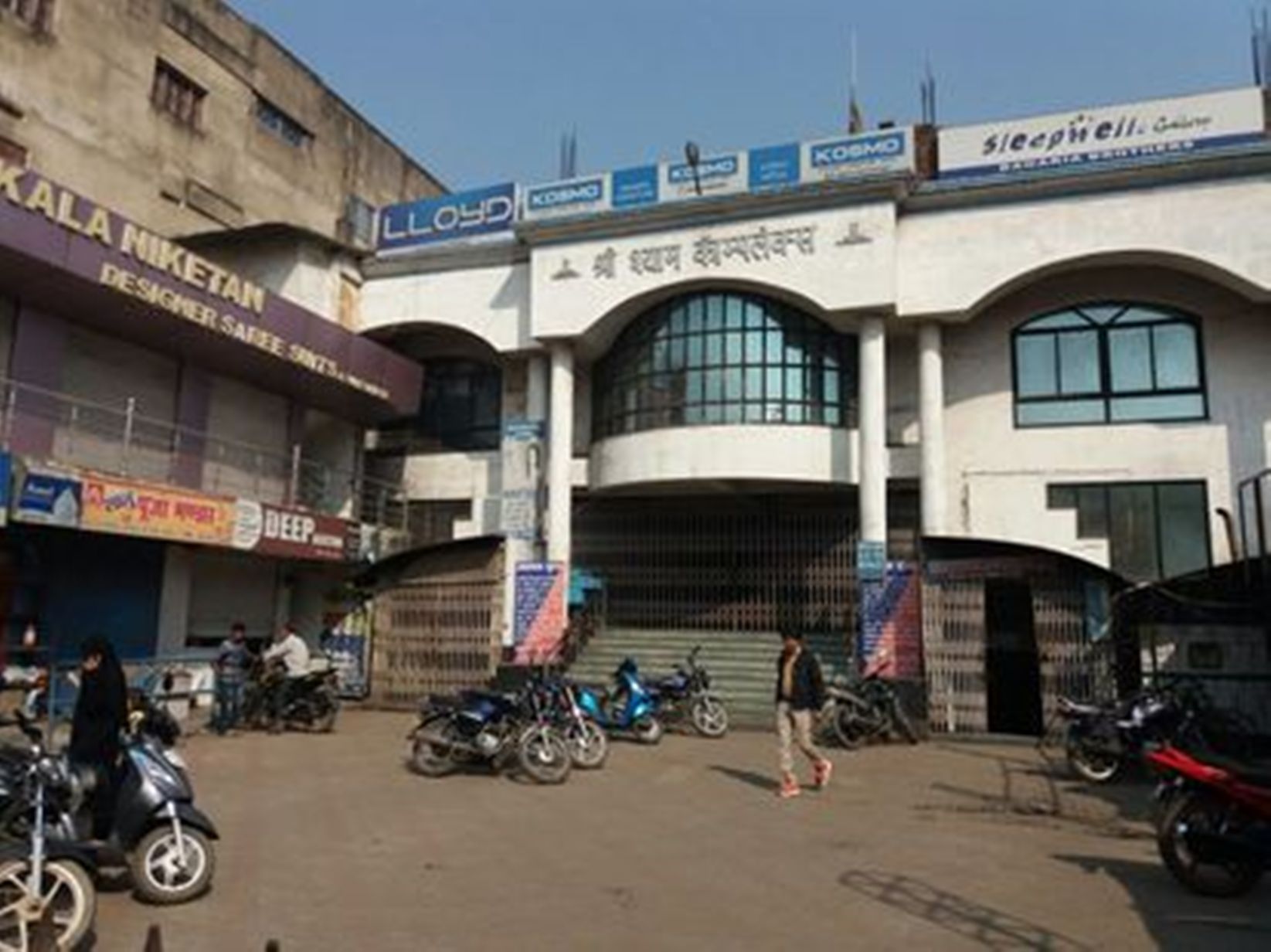 Photo of व्यवसायियों का बंद असरदार, दुकानों पर लटके ताले