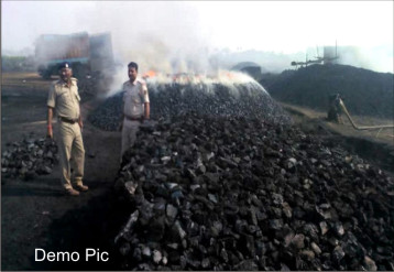 Photo of चेकिंग के दौरान कोयला लदा ट्रक जब्त