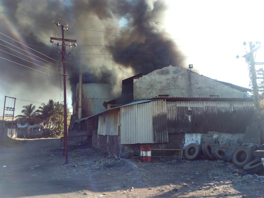 Photo of पालघर थर्माकोल कंपनी में आग लगने से लाखों का माल जल कर स्वाहा