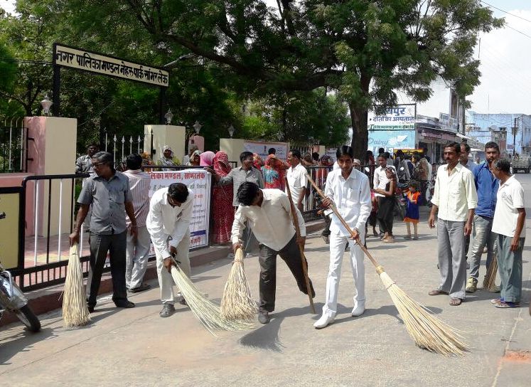 Photo of पुलिस विभाग ने जिला प्रशासन के साथ मिलकर चलाया सफाई अभियान