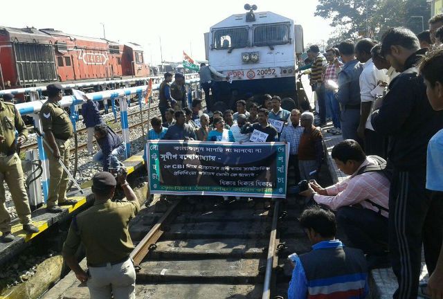 Photo of सांसद की गिरफ्तारी के खिलाफ टीएमसी ने रोकी राजधानी एक्सप्रेस