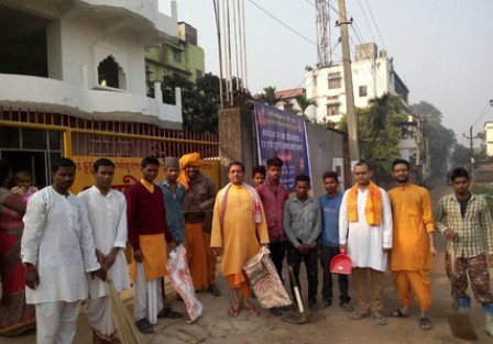 Photo of स्वामी विवेकानन्द की जयंती पर गायत्री परिवार का स्वच्छता अभियान.