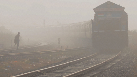 Photo of कोहरे के कारण 5 राजधानी, 2 शताब्दी सहित 56 ट्रेनें लेट