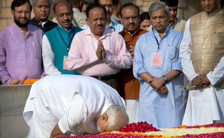 Photo of ‘शहीद दिवस’:  राजघाट पर प्रधानमंत्री ने दी बापू को श्रद्धांजलि.