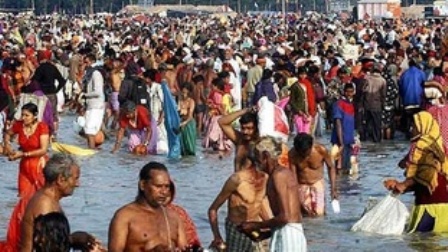 Photo of कड़कड़ाती ठंड के बावजूद गंगासागर में 16 लाख लोगों ने किया पुण्य स्नान.