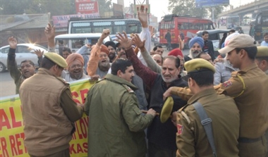 Photo of संतों ने मुख्यमंत्री से लगाई गुहार