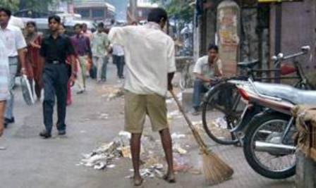 Photo of सफाई कर्मचारियों को मुहैया हो मास्क और दस्ताने- बीएम शर्मा
