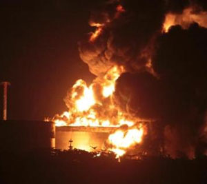 Photo of भंगार की दुकान में आग लगने से 25 दुकानें जलकर खाक .