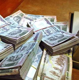 Photo of राकांपा के 13 कार्यकर्ता गिरफ्तार, मतदाताओं को पैसा बांटते पकडे गए .