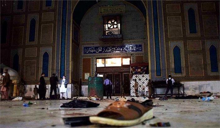 Photo of पाकिस्तानी के सूफी बाबा दरगाह में हुए आतंकी हमले की भारत ने की निंदा.