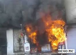 Photo of शार्ट सर्किट से दुकान में लगी आग, लाखों की सम्पत्ति जलकर खाक