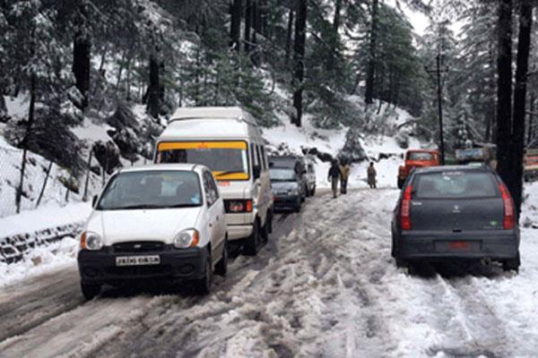 Photo of जम्मू : बर्फबारी व भूस्खलन के चलते राष्ट्रीय राजमार्ग दूसरे दिन भी बंद.