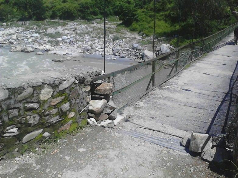 Photo of जर्जर झूला पुल कभी भी हो सकता हैं , बड़ी दुर्घटना का शिकार