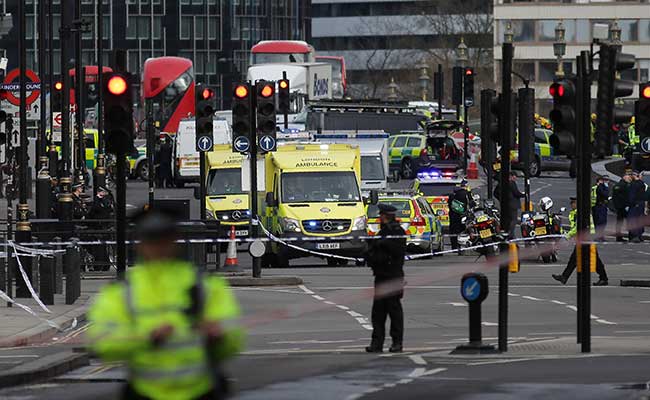 Photo of लंदन : हमलावर की पृष्ठभूमि की जांच कर रही ब्रिटिश पुलिस.
