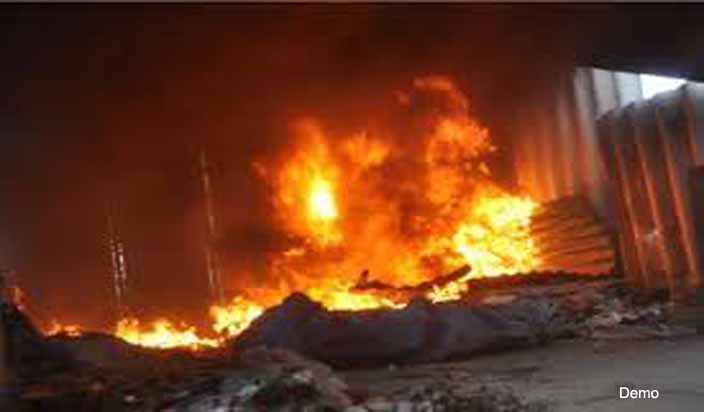 Photo of ठाणे में आग लगने से पांच गोदाम जलकर खाक