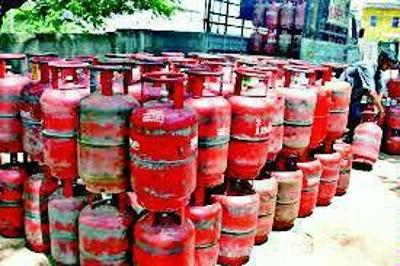 Photo of LPG सिलेंडरों पर फिर लगेगी एल्यूमीनियम की सील