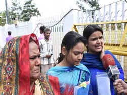 Photo of मुख्यमंत्री आवास पहुंचा गैंगरेप आरोपी गायत्री प्रजापति का परिवार, नहीं हुई मुलाकात