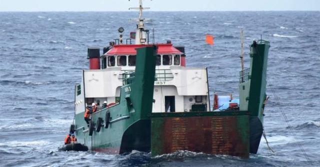 Photo of श्रीलंका के बाद मदद को अब बांग्लादेश पहुंचा नौसेना का जहाज