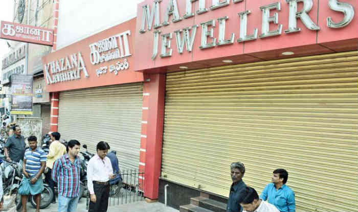 Photo of सर्राफा कारोबारियों ने दुकानों में डाले ताले, हड़ताल की दी चेतावनी