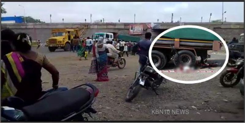 Photo of पालघर जिला : IRB विभाग के अधिकारियो की लापरवाही, चारोटी में ट्रक ने बाइक सवार को कुचल..