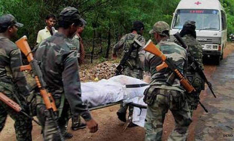 Photo of जगदलपुर: 16 लाख का इनामी नक्सली मुठभेड़ में मारा गया , AK 47 रायफल बरामद.