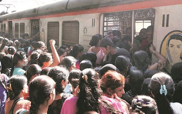 Photo of मुंबई : दुनिया की पहली ‘महिला विशेष’ ट्रेन ने किए 25 वर्ष पूरे.