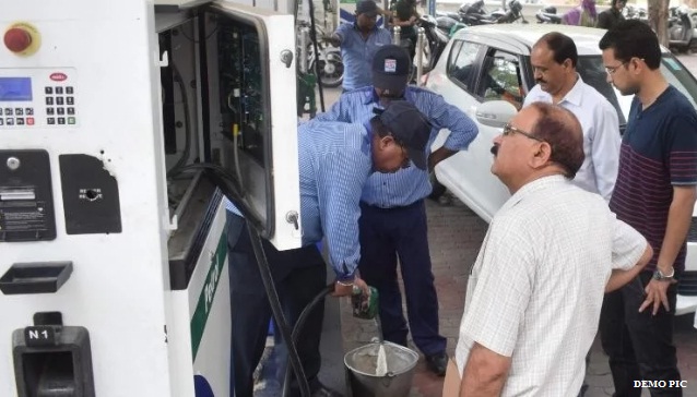 Photo of महाराष्ट्र : भाजपा विधायक धोंडे का पेट्रोल पंप हुआ सील