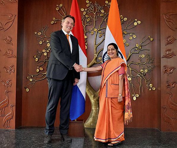 Photo of सुषमा स्वराज से मिले नीदरलैंड्स के विदेश मंत्री