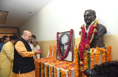 Photo of मुखर्जी के बलिदान दिवस पर शाह ने दी भावभीनी श्रद्धांजलि