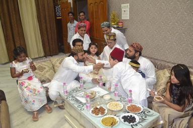 Photo of दूसरे दिन भी मनी ईद की खुशियां, जश्न के साथ दावतों का सिलसिला