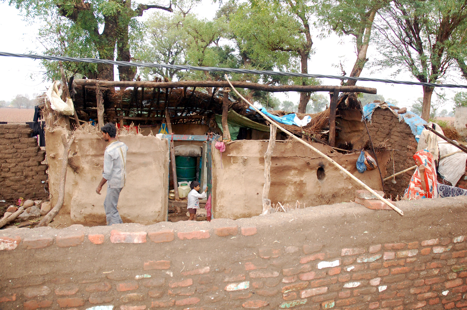 Photo of चंदेरी में भारी बारिश और तेज आँधी-तूफान से भारी नुकसान