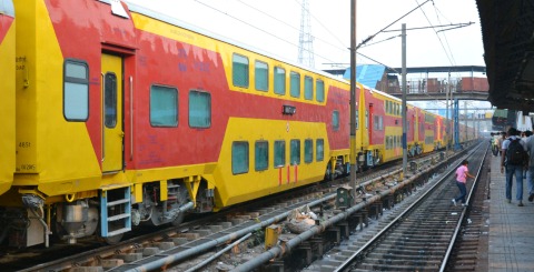 Photo of लखनऊ से दिल्ली ​के लिए प्रतिदिन चलेगी डबल डेकर ट्रेन