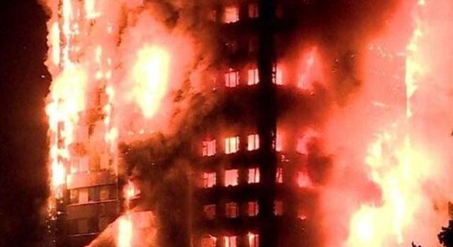 Photo of लंदन के 27 मंजिला ग्रेनफेल टावर में लगी भीषण आग , 200 दमकलकर्मी आग बुझाने में जुटे