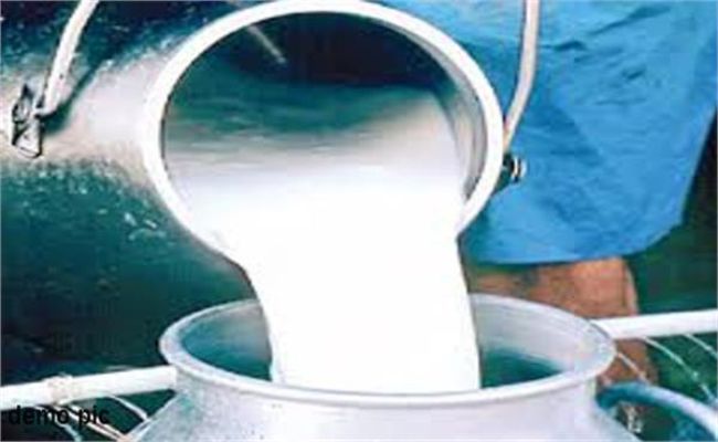 Photo of महाराष्ट्र : तीन  रुपये प्रति लीटर मंहगा हुआ दूध …