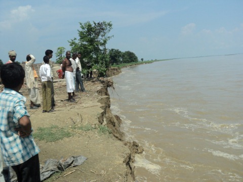 Photo of बढ़ने लगा घाघरा का जलस्तर, 140 बीघा खेत जलमग्न