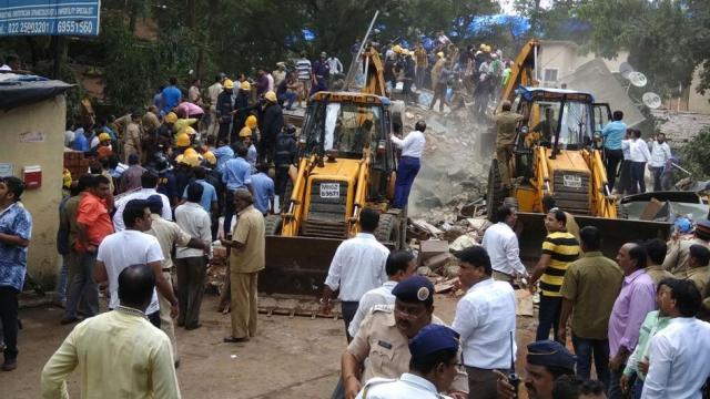 Photo of मुंबई : घाटकोपर में चार मंजिला इमारत गिरी, 12 लोगों की मौत