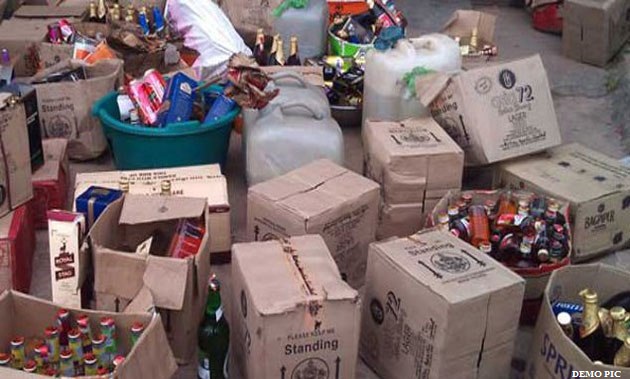 Photo of पालघर जिला : लाखों की अवैध शराब और कार के साथ आरोपी गिरफ्तार