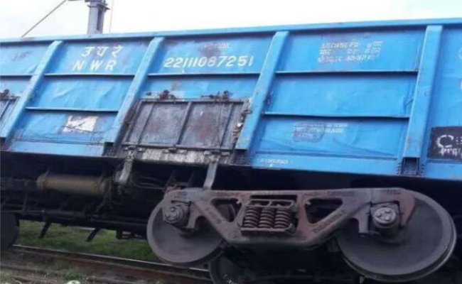 Photo of बिहार : एक और ट्रेन हादसा, माल गाडी पटरी से उतरी .