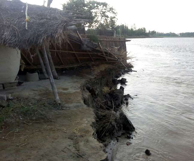 Photo of बारिश का कहरः मकान ढहने से तीन बच्चों की मौत, दर्जनों घायल