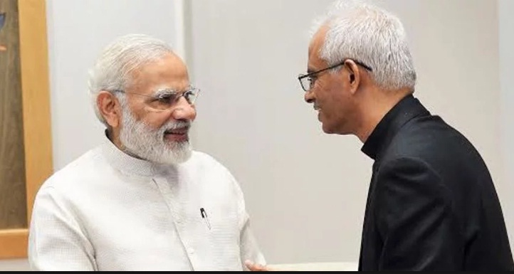 Photo of आतंकियों की कैद से छूट कर फादर टॉम भारत पहुंचे , PM मोदी से मिले