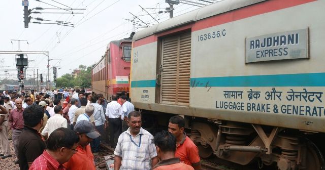 Photo of नई दिल्ली स्टेशन पर जम्मू राजधानी एक्सप्रेस हुई बेपटरी