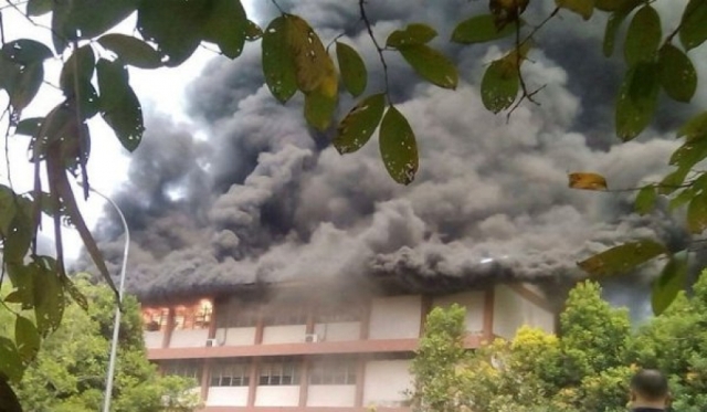 Photo of मलेशिया के एक धार्मिक स्कूल में लगी भीषण आग, 22 बच्चे और 3 टिचर की हुई मौत