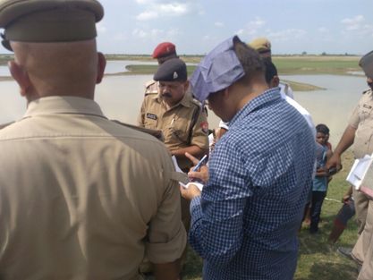 Photo of लकड़ी लेने नदी के दूसरी ओर जा रहीं थीं महिलाये , मगर बीच में ही पलट गई नाव  चार महिलाएं डूबीं