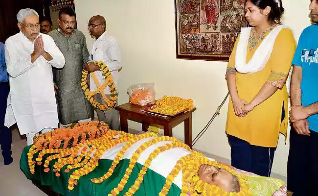Photo of बिहार : भोला बाबू का अंतिम संस्कार आज, मुख्यमंत्री और राज्यपाल ने जताया शोक