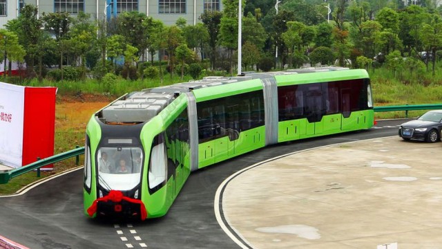 Photo of चीन ने सबसे पहले बनाया स्मार्ट ट्रेन , सड़कों पर दौड़ेगी ये ट्रेन